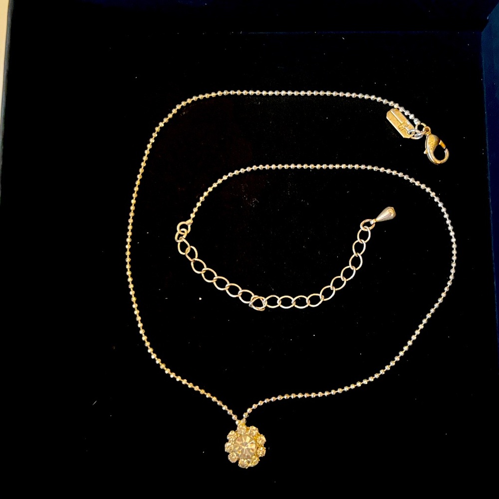 Women’s pendant necklace